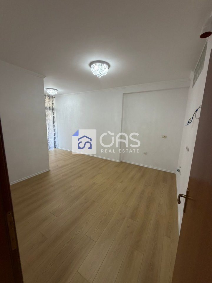 Shitet apartament 2+1 ne Fresk 4