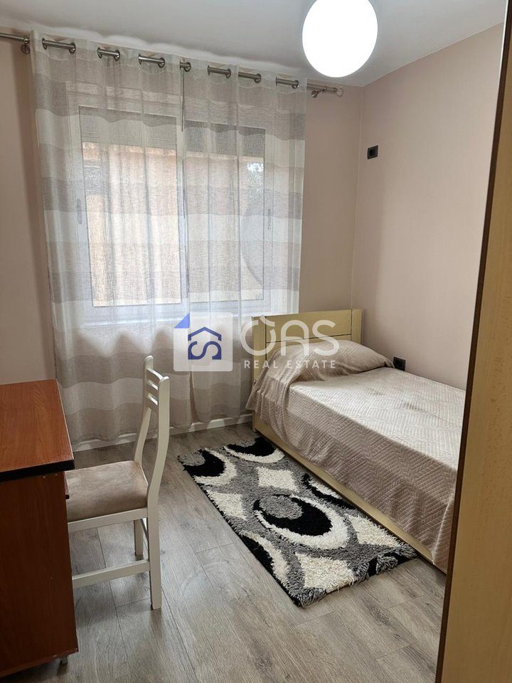 Jepet apartament me qera 2+1 tek Komuna e Parisit 3