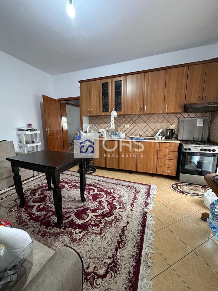 Jepet shtepi private 2+1 tek Bulevardi i Ri 2