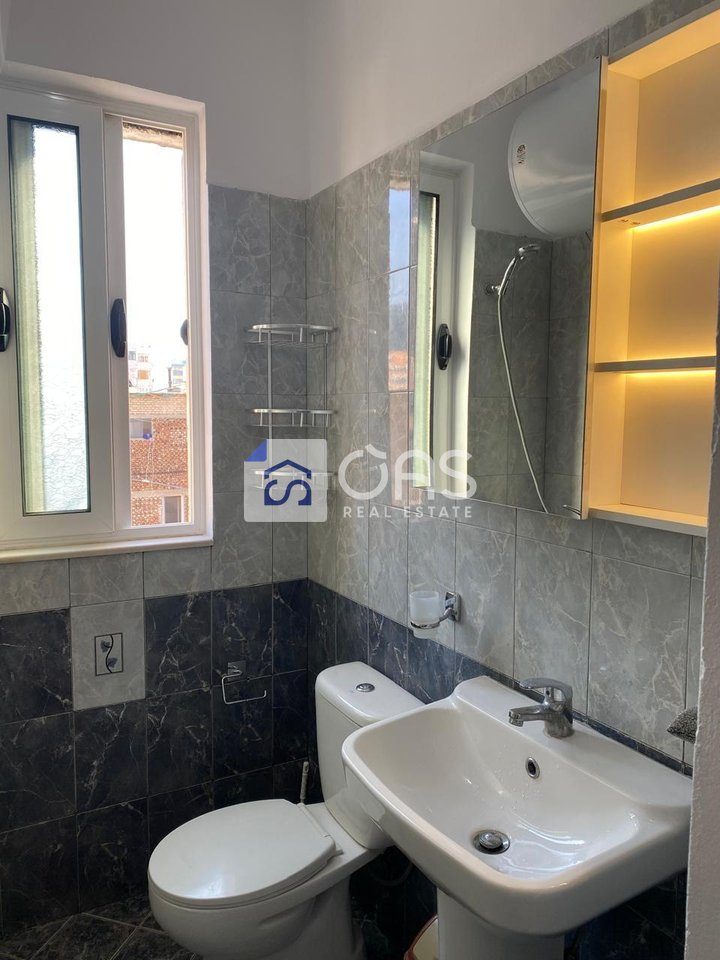 Jepet apartament me qera 2+1 tek Rruga e Kavajes 4