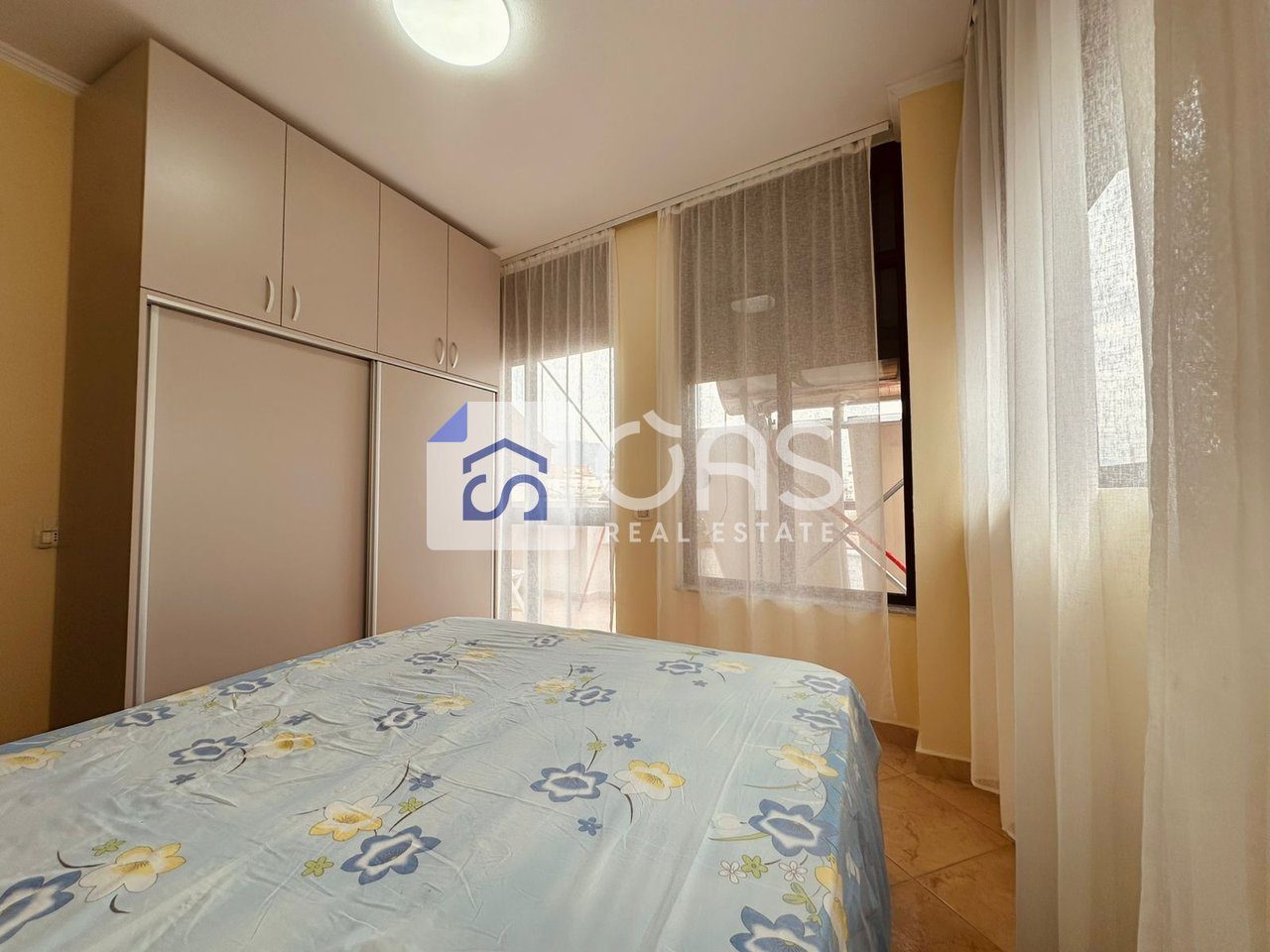 Jepet me qera apartament 2+1+2 pazari i ri 4