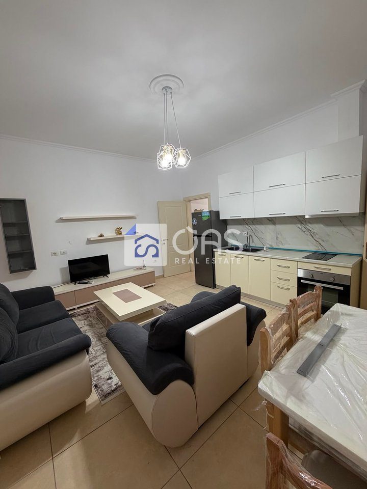 Jepet me qera apartamenti 1+1 kopshti botanik (xhamia)