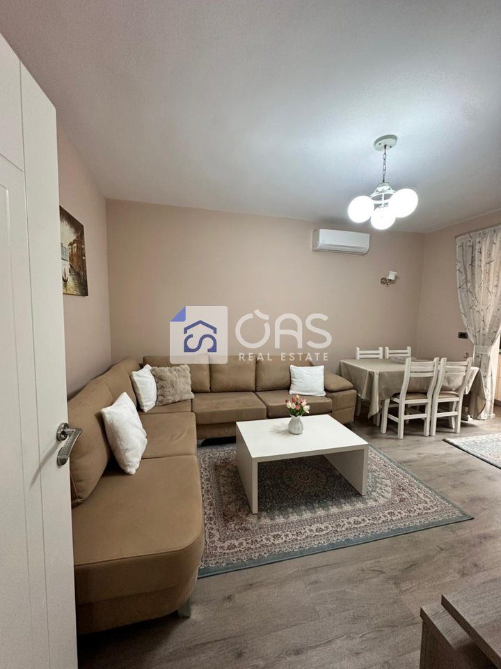Jepet apartament me qera 2+1 tek Komuna e Parisit