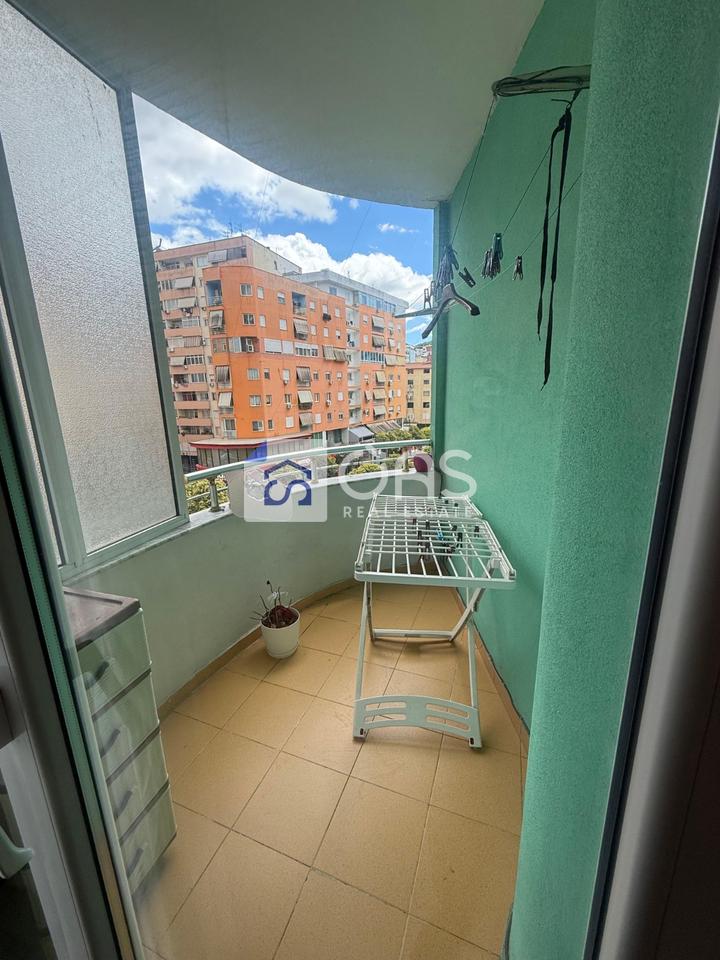 Jepet me qera apartament 2+1 tek Komuna e Parisit 4