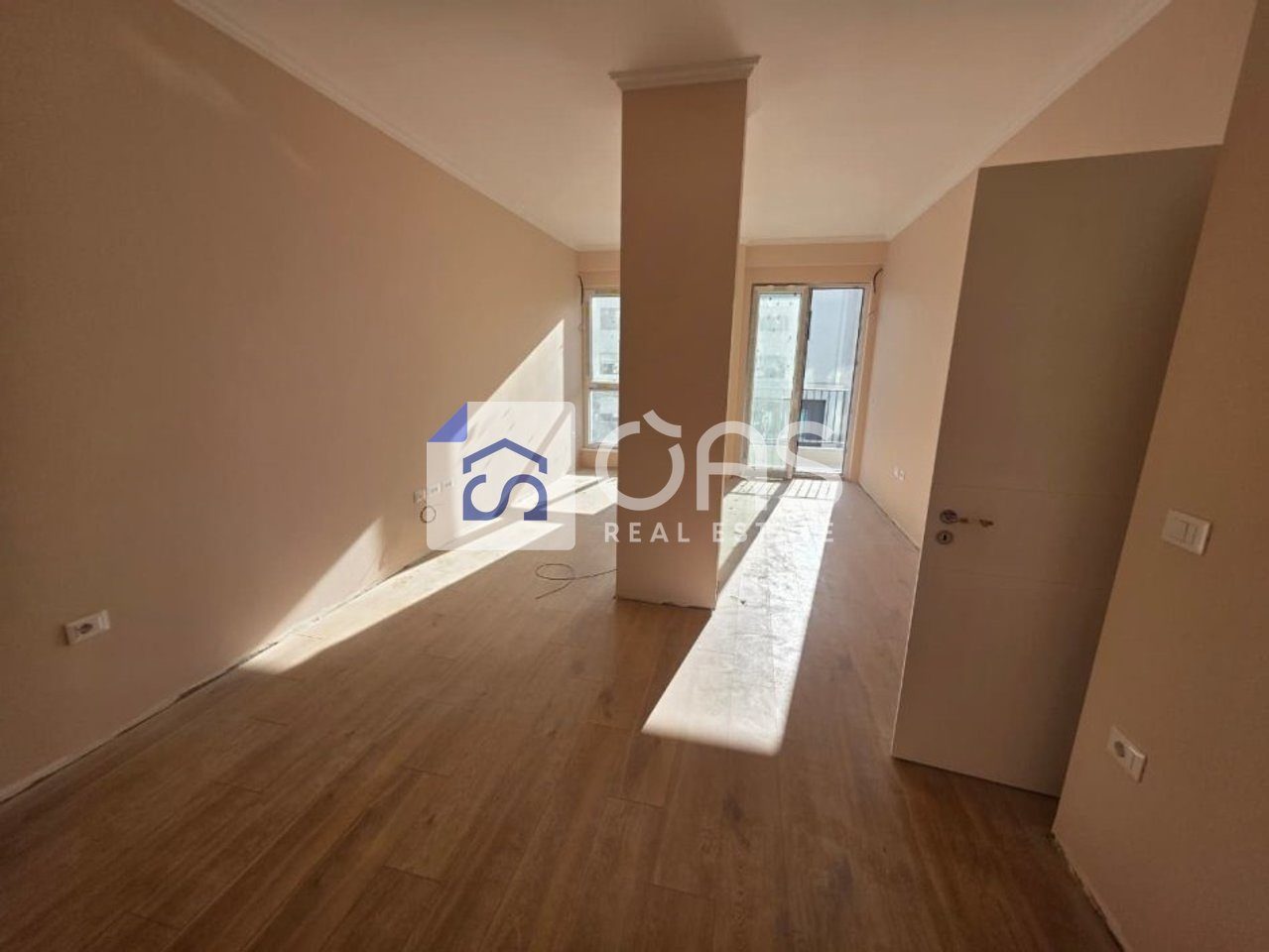 Jepet apartament me qera 2+1+2+post parkimi tek Komuna e Paisit 2