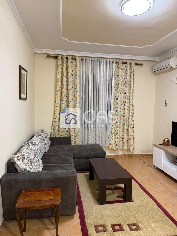 Jepet me qera apartament 1+1 tek Medreseja