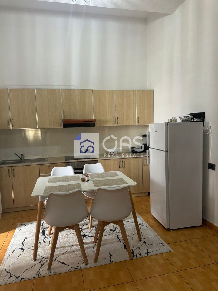 Jepet me qera apartament 1+1 Tek Rr e Dibres. 2