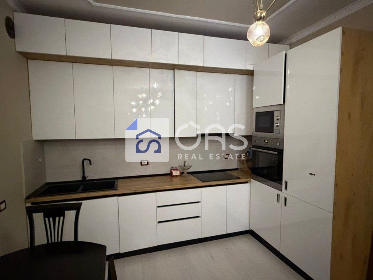 Jepet apartament me qera 2+1 tek Myslym Shyri