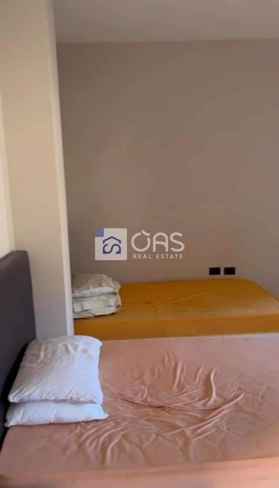 Jepet me qera Apartament
1+1+2 ballkone ne Kinostudio
35.000lek 3