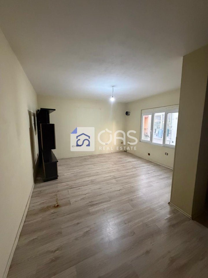 Jepet apartament me qera 3+1 tek 5 Maj 3