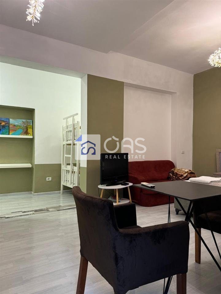 Jepet apartament 1+1 ne Qender 2