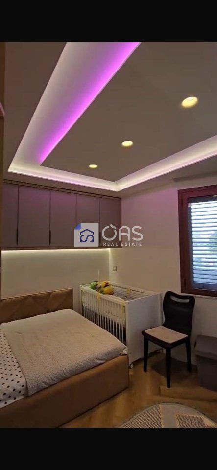 Shitet apartament 3+1+2 tek Fusha e Aviacionit 3