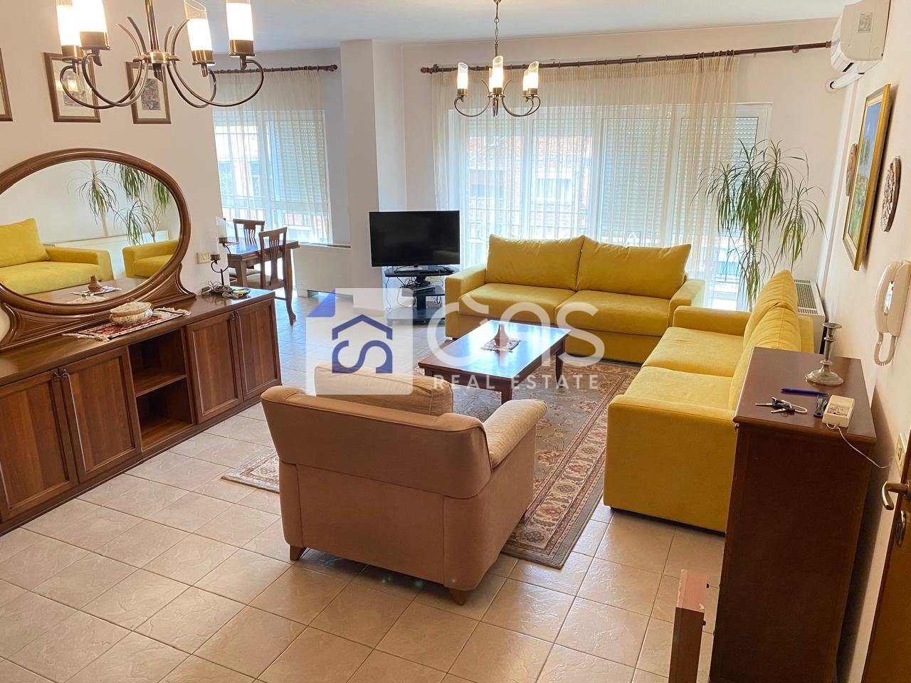 jepet me qira duplex 3+1+2 rruga elbasanit (ambasada amerikane) 3