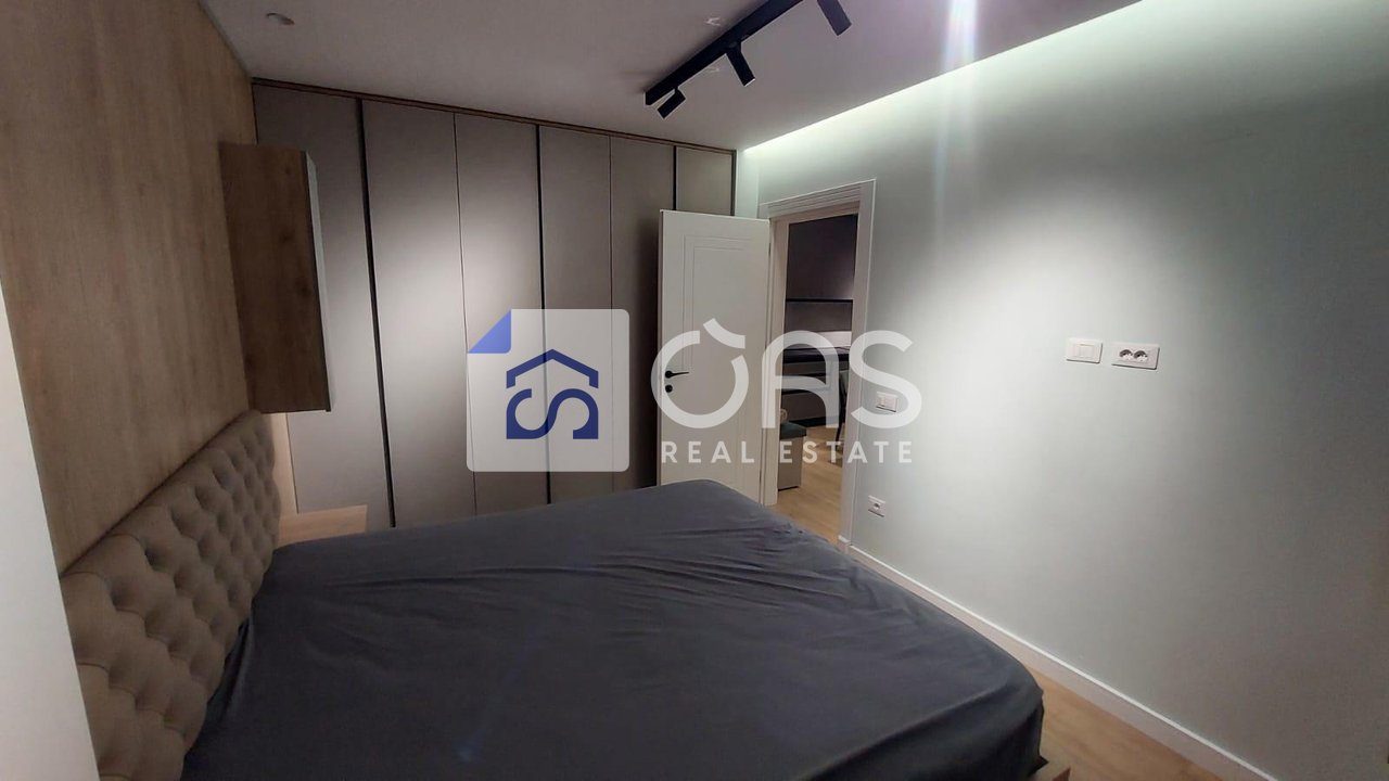 Jepet me qera apartament 1+1 Komuna e Parisit 3