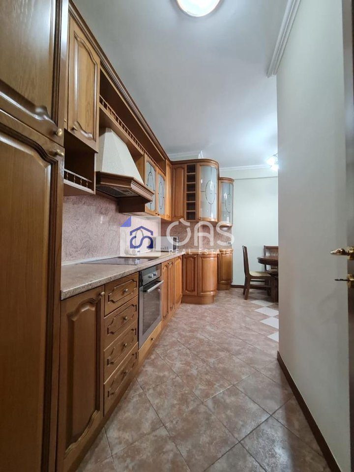 Jepet me qera Apartament 3+1+2 (Bulevardi Zogu i Parë, pranë Intesa San Paolo) 3