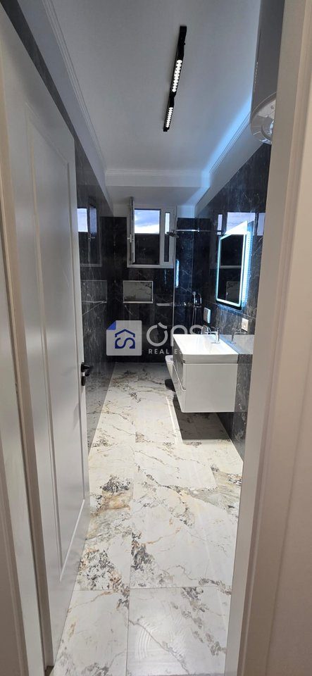 Shitet apartament 2+1+2 tek Prokuroria e Tiranes 4