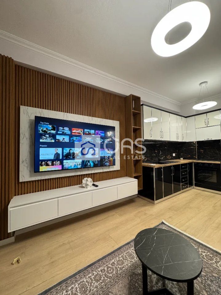 Jepet apartament me qera 1+1 Astir