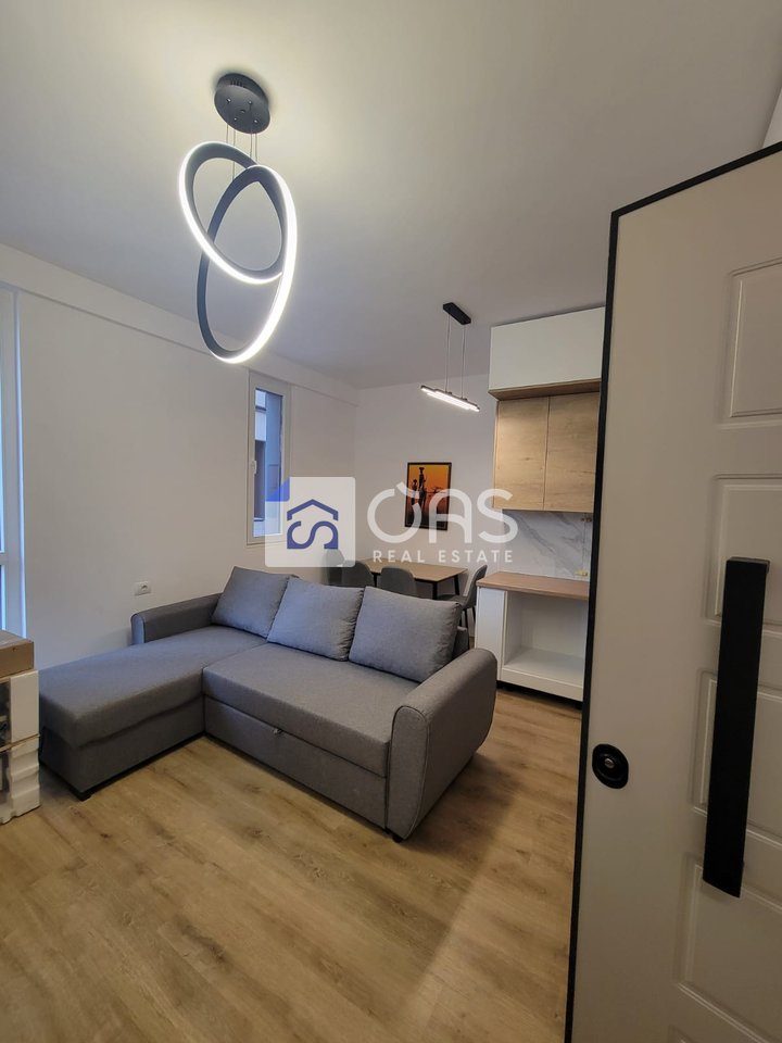 Jepet me qera apartament 1+1 Te Fusha Aviacionit(Clover Residence)