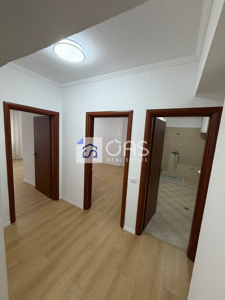 Shitet apartament 2+1 ne Fresk 3