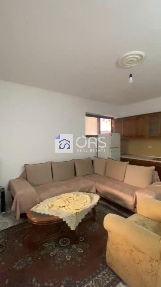 Shtëpi 2+1 Me Qira në Spitali QSUT (Nënë Tereza), Tiranë - 450€ | 95 m²