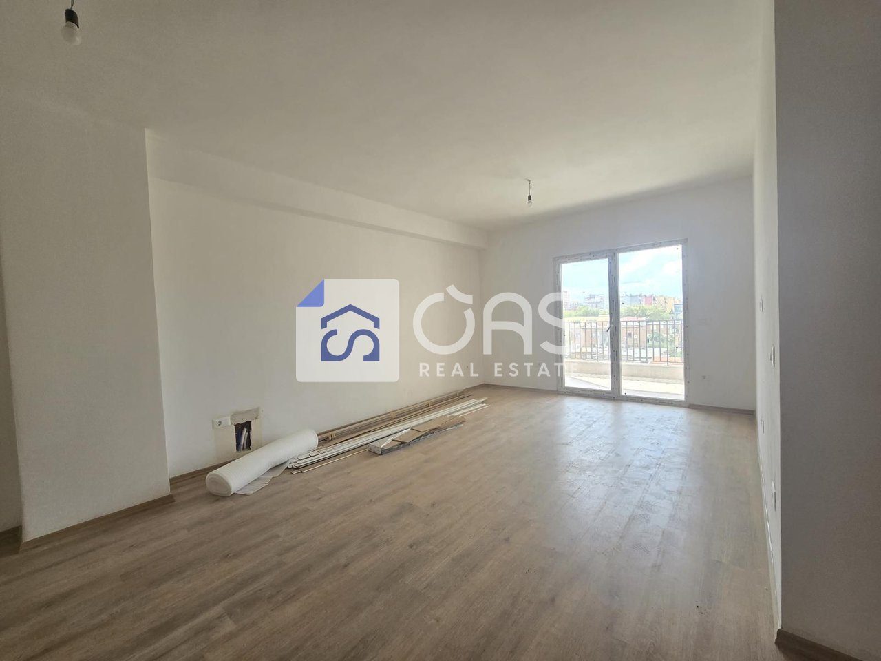 Shitet apartament 2+1 tek Dritan Hoxha (Kompleksi Aura) 4