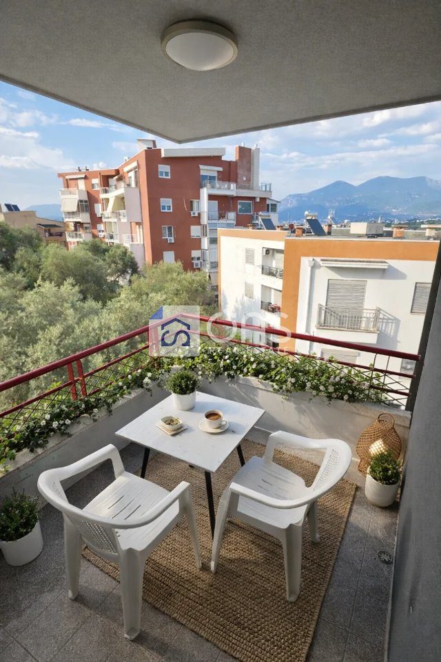 Jepet me qera apartamenti 3+1 liqeni i thate 3