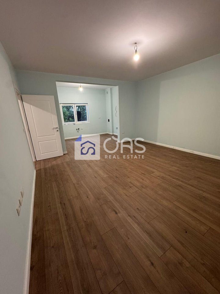 Vilë 4+2 Me Qira në Kombinat, Tiranë - 1200 Euro (Neto)| 214 m²