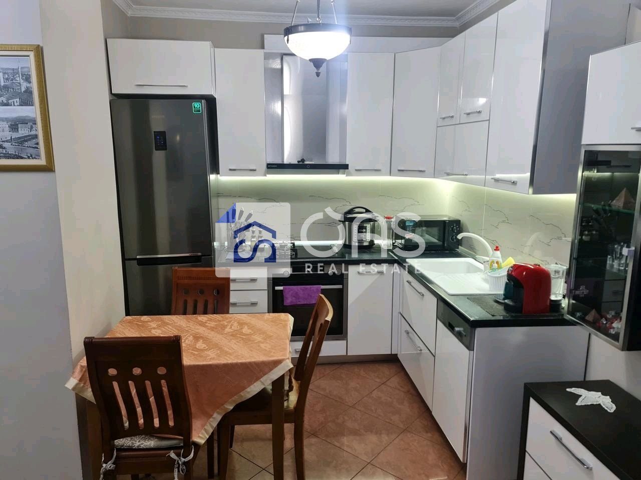 Jepet me qera apartament 2+1 ne Qender 2