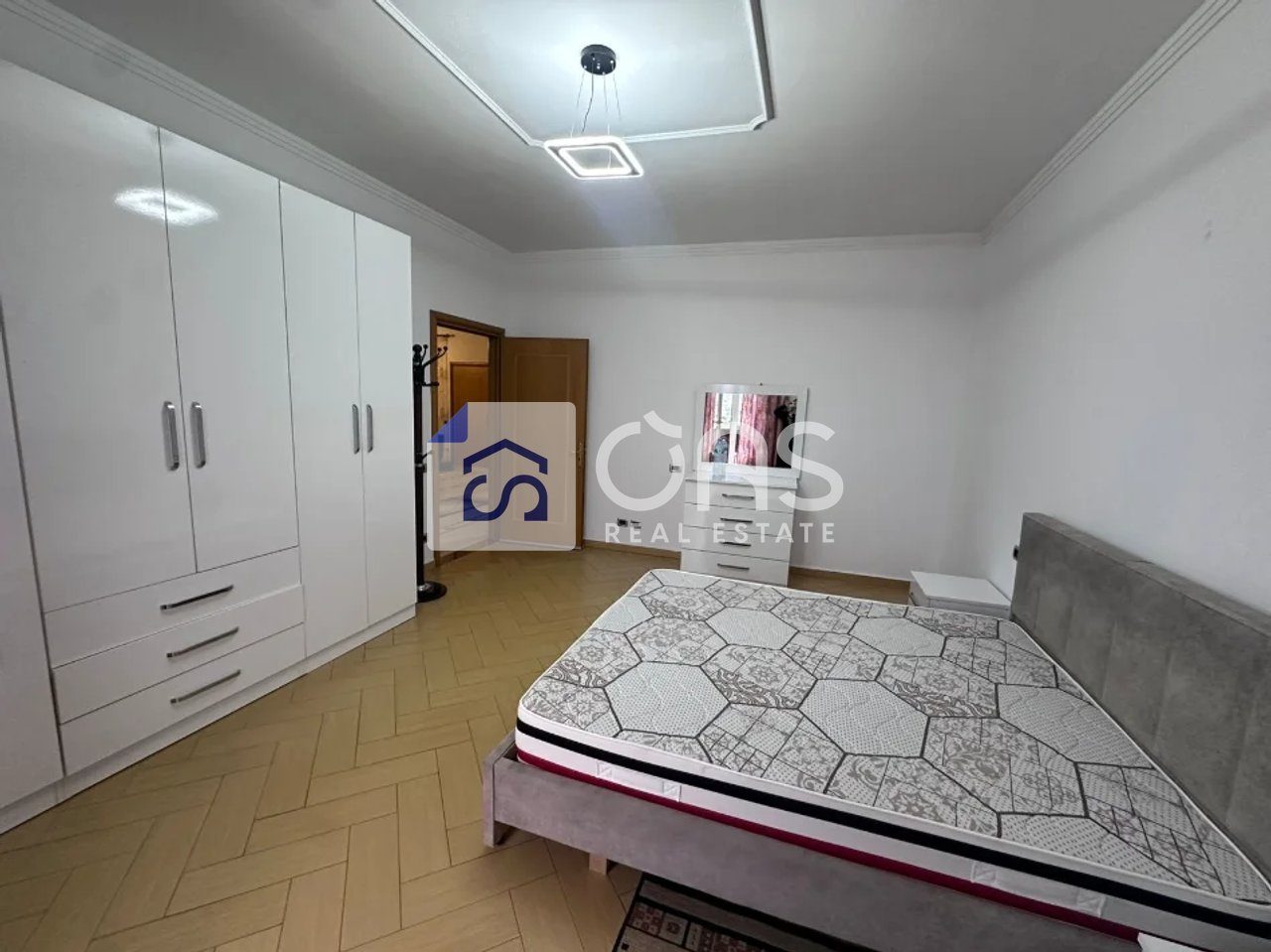 Jepet Apartament me qera 3+1+2 kinostudio 4