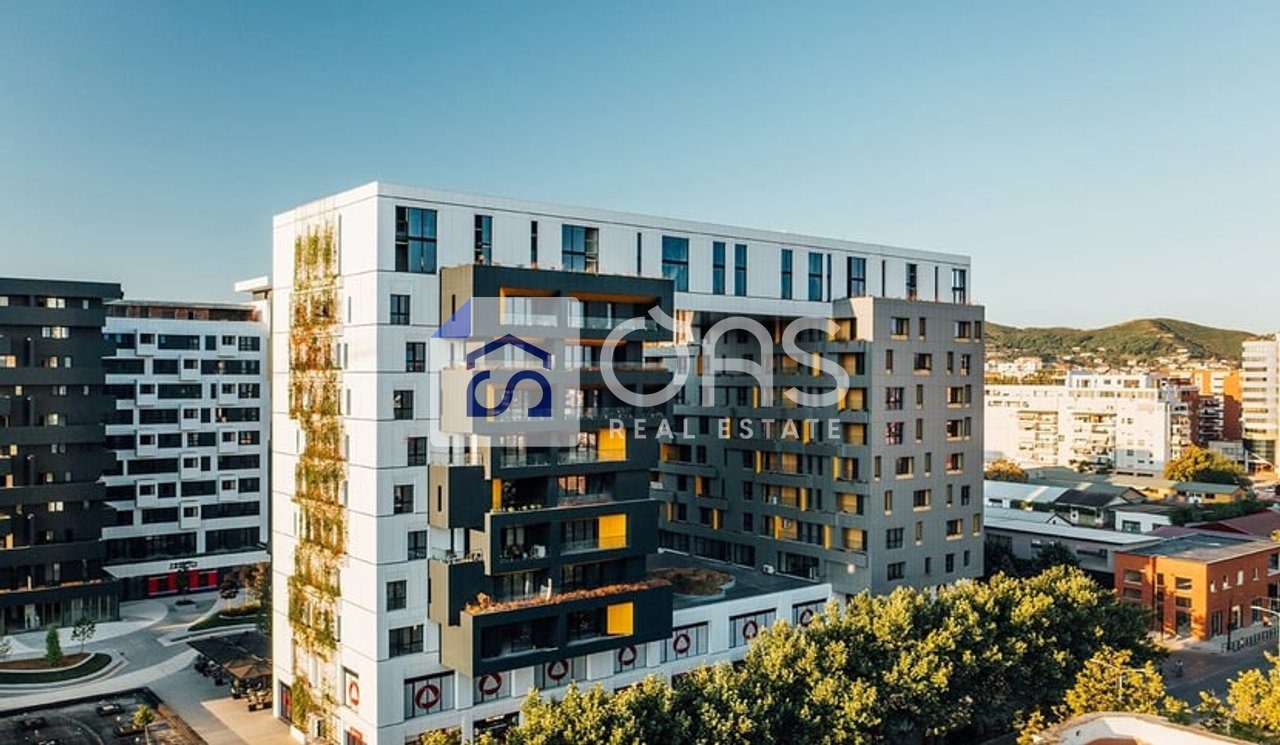 Shitet apartament 2+1 tek Square 21 3