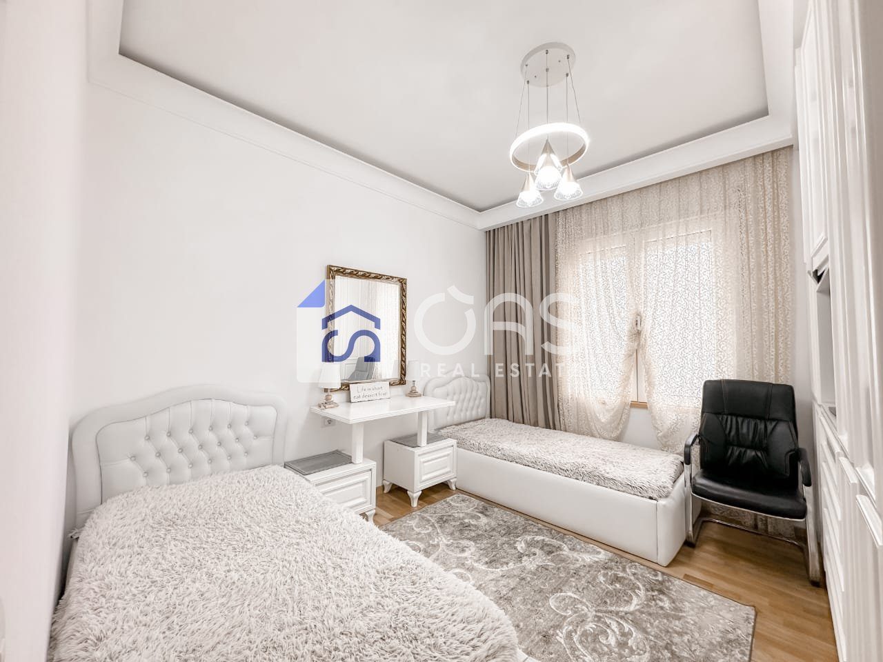 Shitet apartament 3+1+2+Post parkimi tek Kopshti Botanik. 3