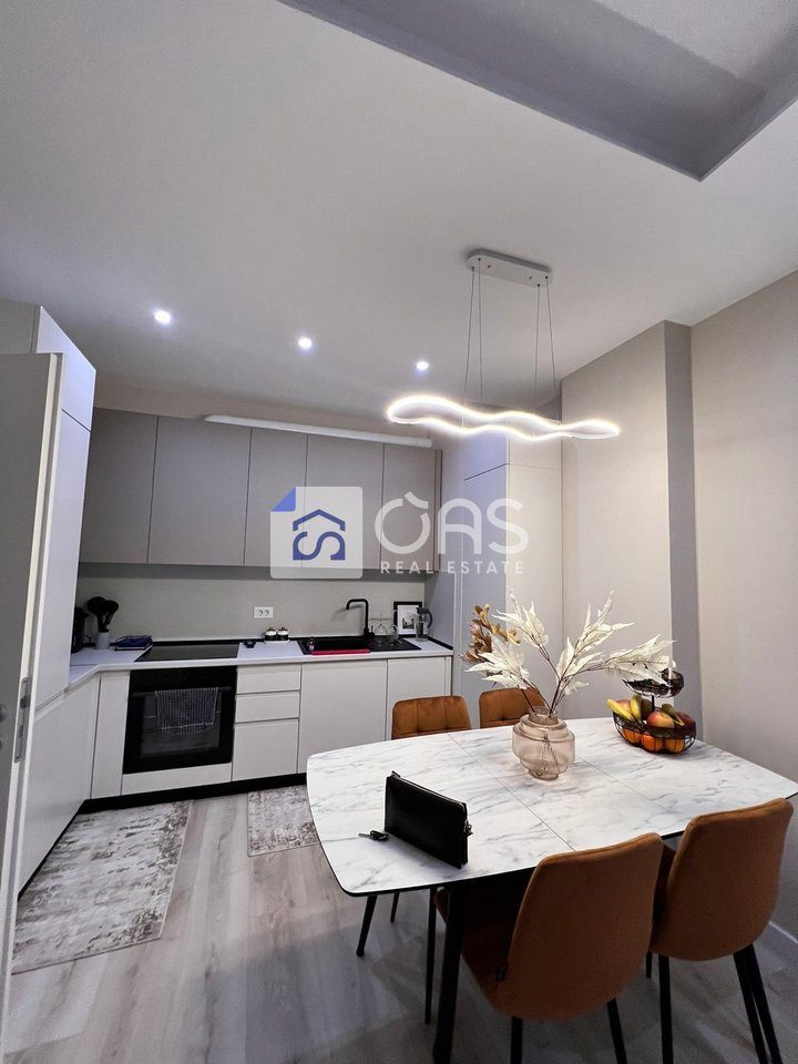 Jepet apartament me qera 2+1+2+garazhd tek 21 Kompleksi Kontakt 2