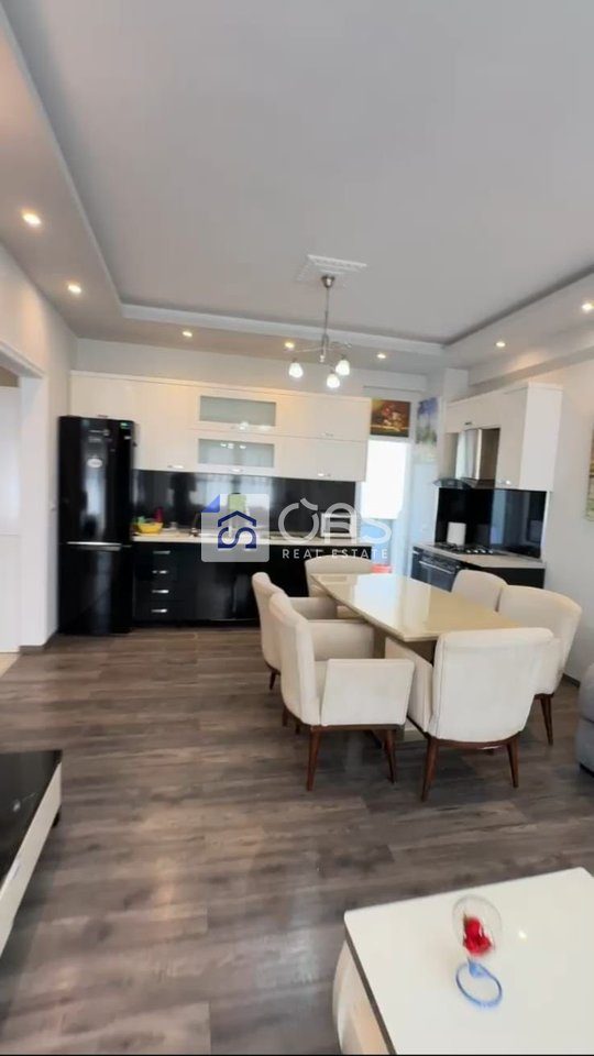 Shitet apartament 2+1+2 tek Kopshti Zologjik. 2