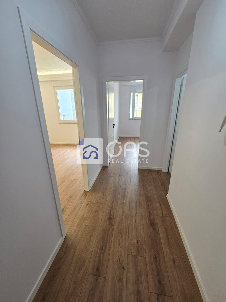 Shitet apartament 2+1 tek Rruga Kavajes. 4
