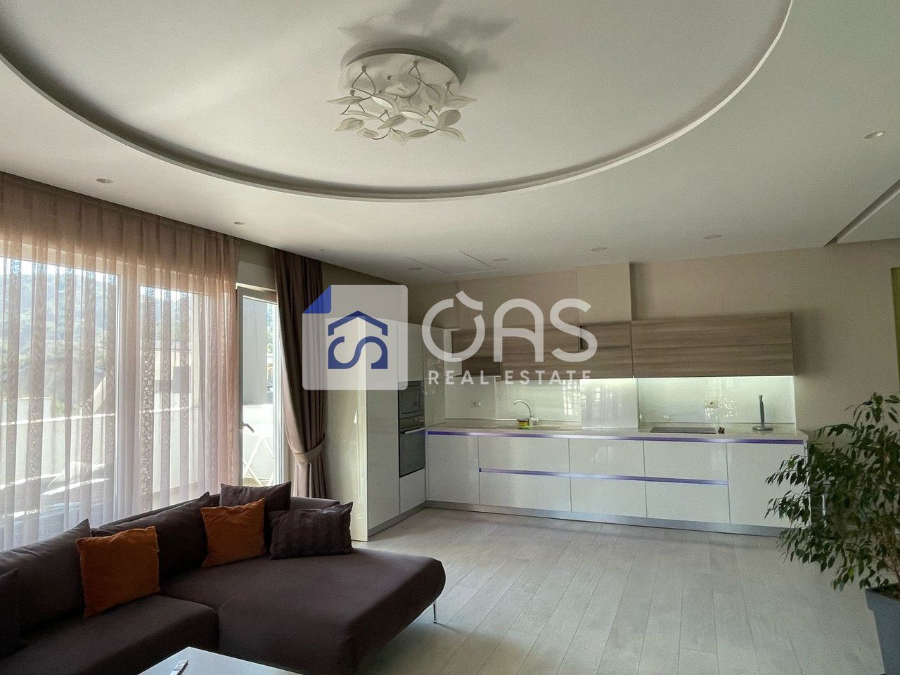 Jepet me qera Apartament 3+1+2 Ballkone + Verande tek Liqeni i Thate 4