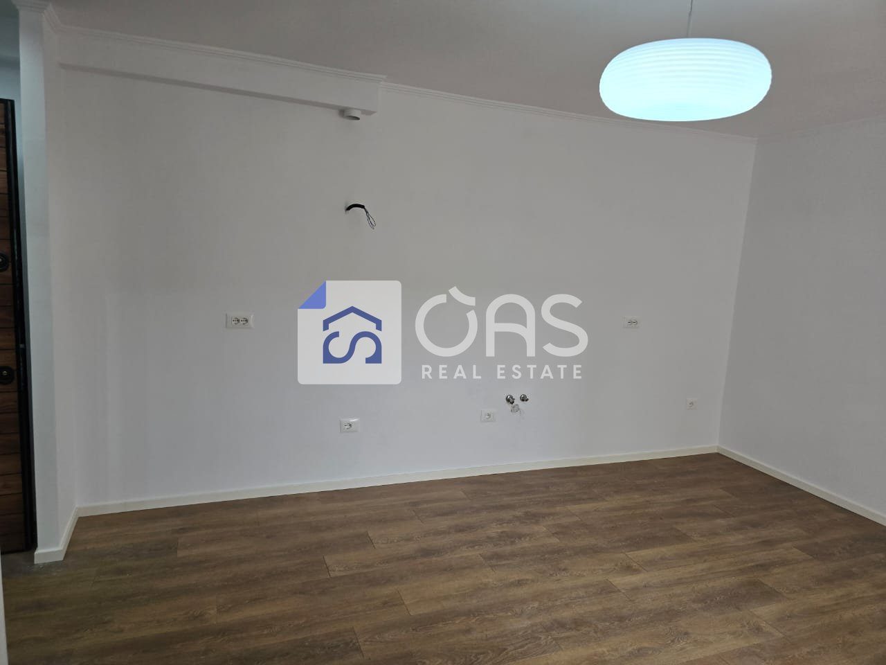 Shitet apartament 1+1 tek Ish tregu Elektrik 3