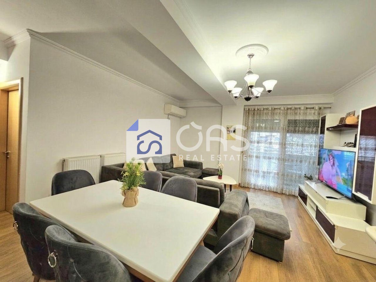 Jepet me qera apartamenti 2+1+garazh kopshti botanik 3
