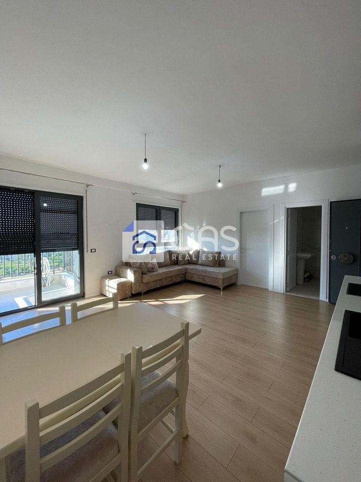 Jepet me qera apartament 1+1 tek Bulevardi i Ri