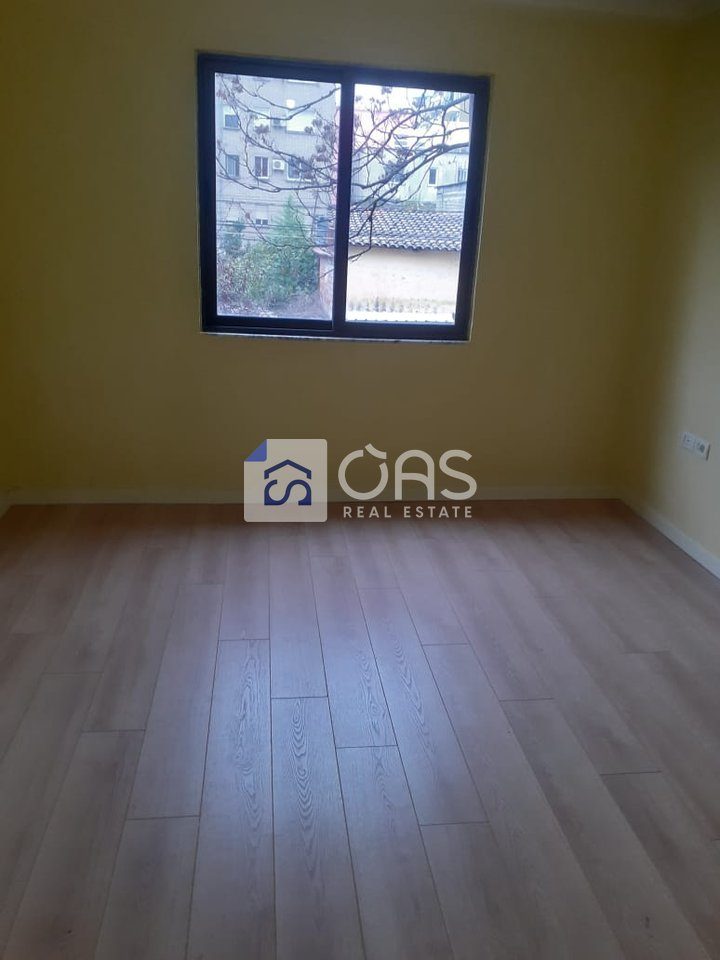 Shitet apartament 1+1 pran Shkolles Bashkuar 2