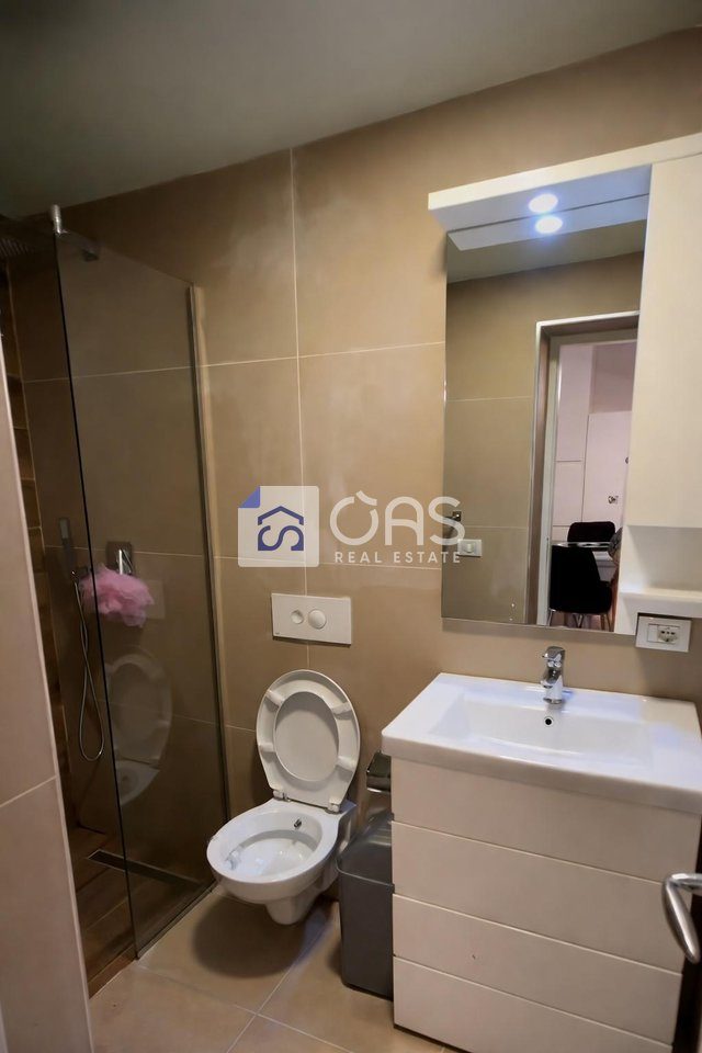 Jepet me qera apartament tek Liqeni i Thate 4