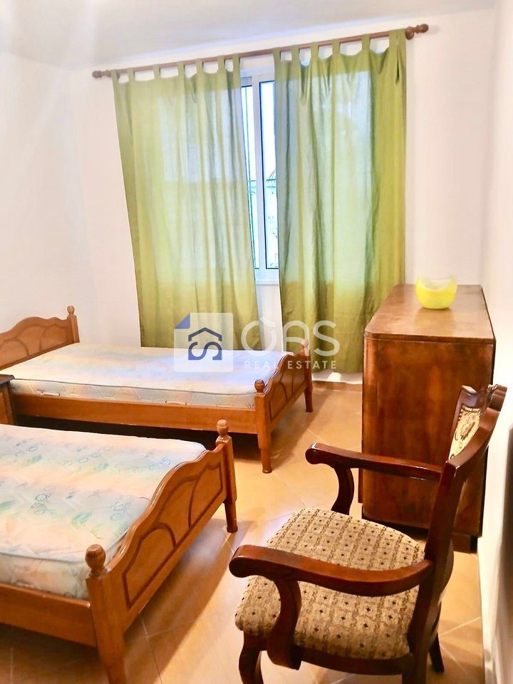 Jepet me qera apartamenti 1+1 ne qender 3