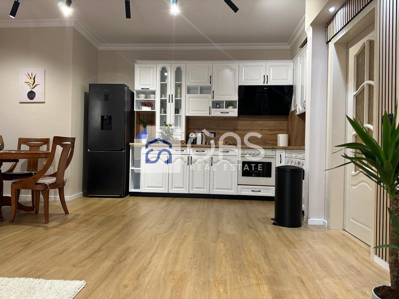 Apartament 2+1 Me Qira tek Sheshi Willson, Tiranë - 1500€ | 118 m² 4