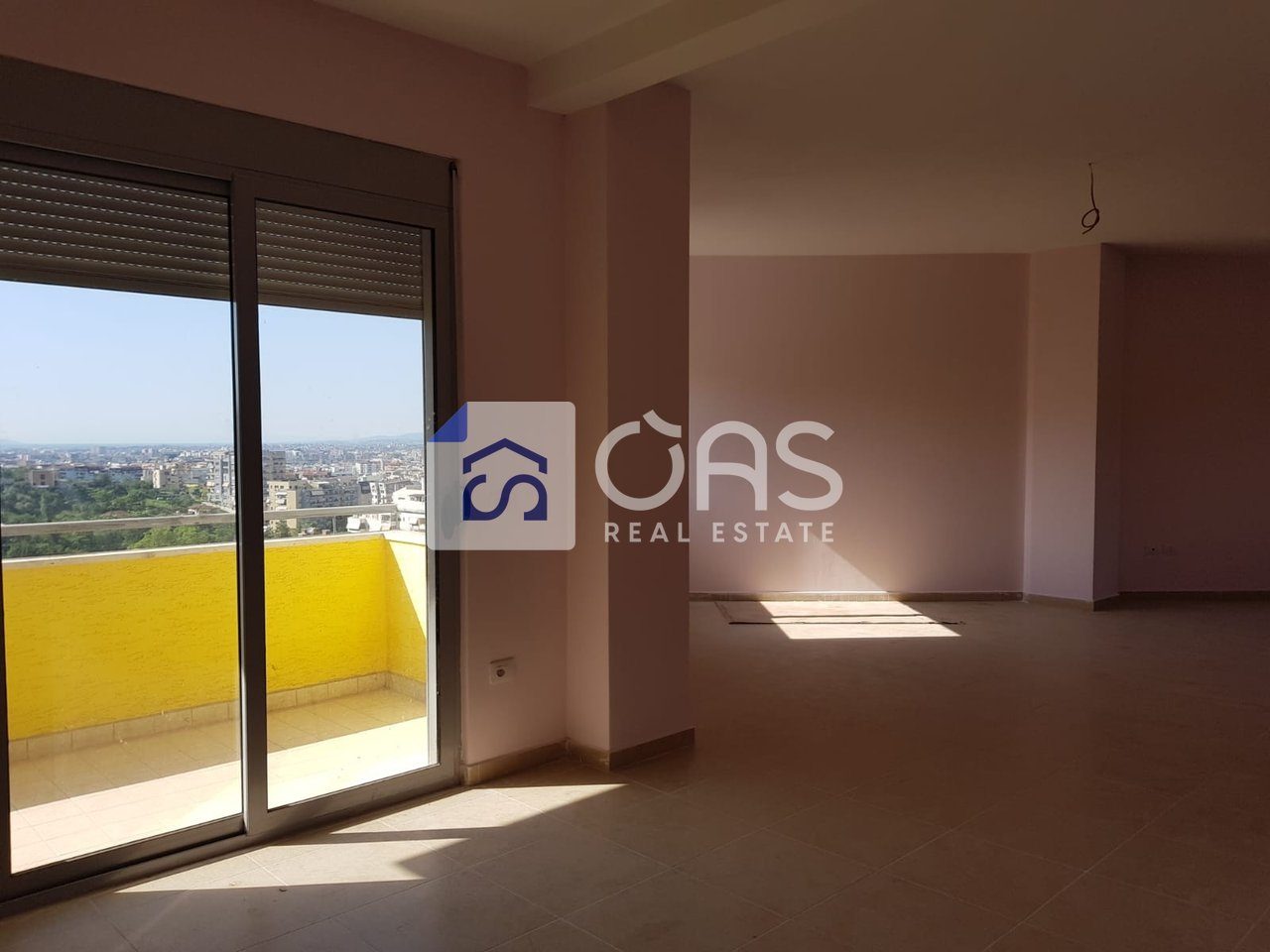 Shitet apartament 3+1+3 tek Liqeni I Thate 2