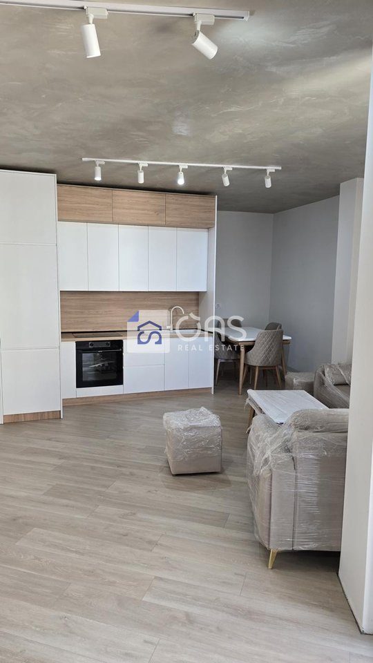 Jepet apartament me qera 1+1 Astir (pallati edglis)