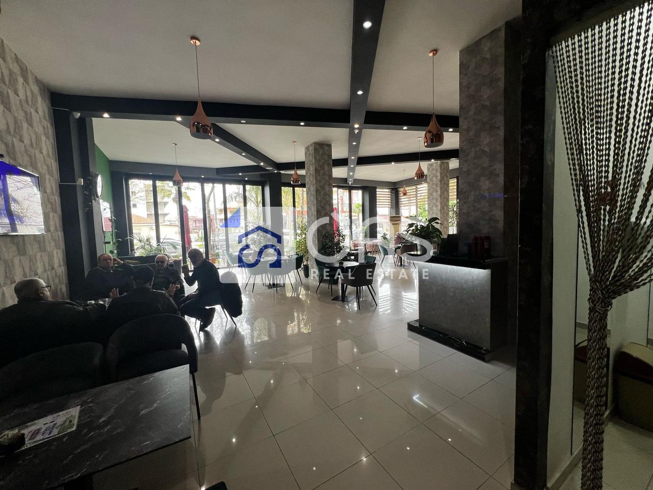 Shitet Lokal(Ambient) ne Durres.