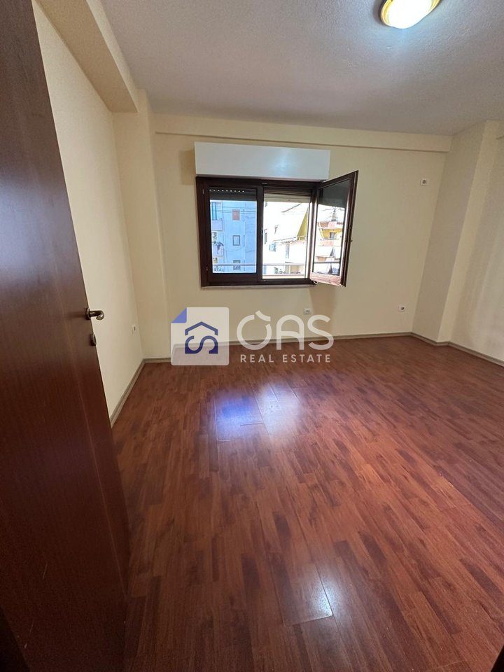 Jepet apartament me qera 2+1 ne Komune Parisi 75.000 leke 4