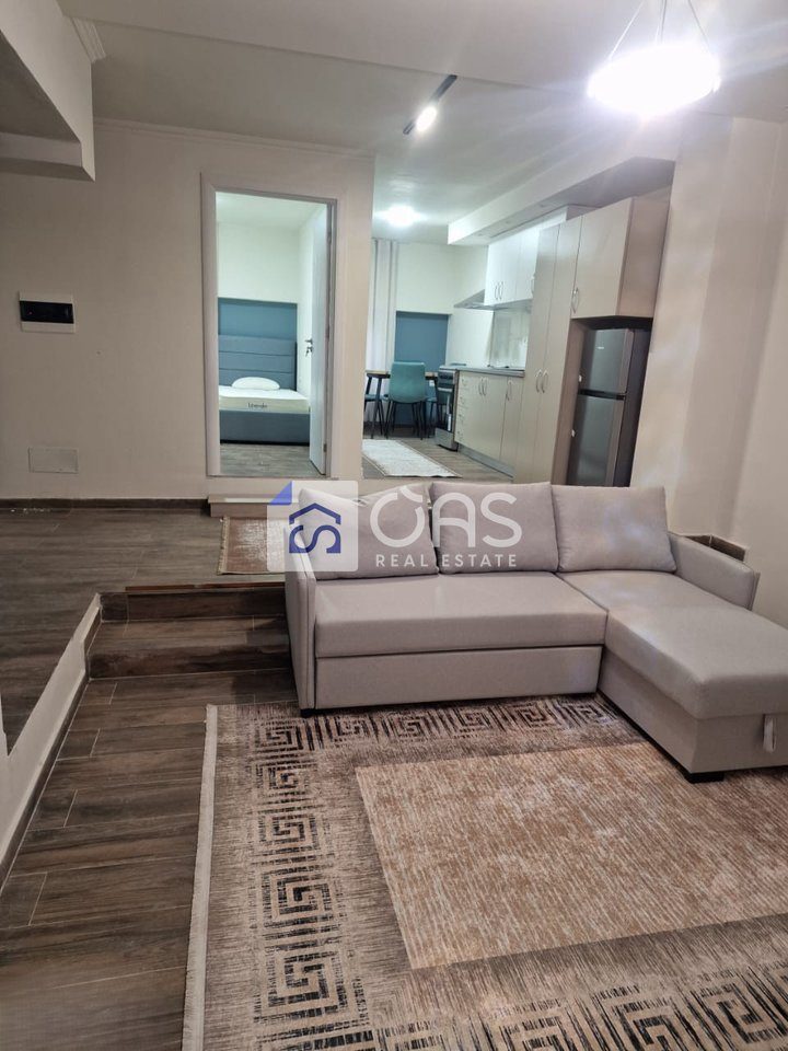 Jepet me qera apartament 2+1 tek Stacioni Trenit 2