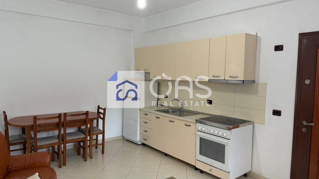 Jepet Apartament me qera 1+1 BULEVARDI I RI (KRYQEZIMI) 3
