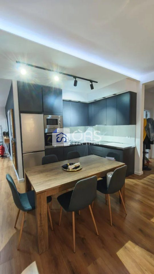 Jepet me qera apartament 2+1+2 Te Komuna e Parisit 3