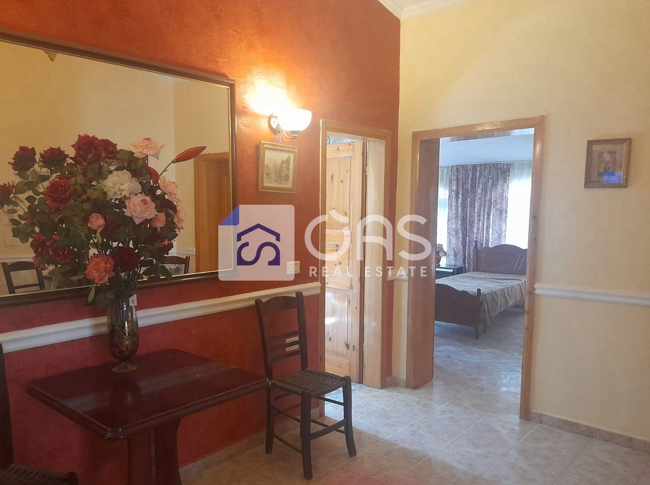 Jepet Shtepi me qera 2+1 Tek Komuna e Parisit